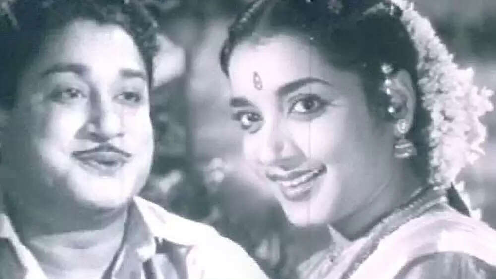 கண்ணதாசனுக்கு வந்த காதல்!.. பாடல் வரிகளில் இறக்கிய கவிஞர்!.. அட அந்தப் பாடலா?..