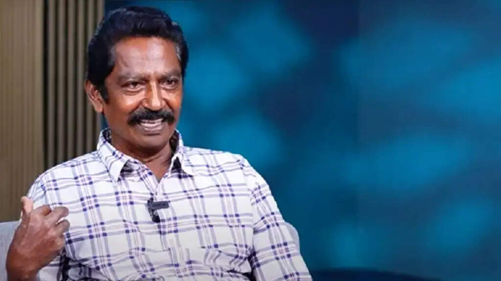 சூட்டிங் ஸ்பாட்டில் கமல் செய்த கலாட்டா!... போட்டோ எடுக்கறதுக்குள்ள உதவியாளர் பட்ட பாட்டைப் பாருங்க!