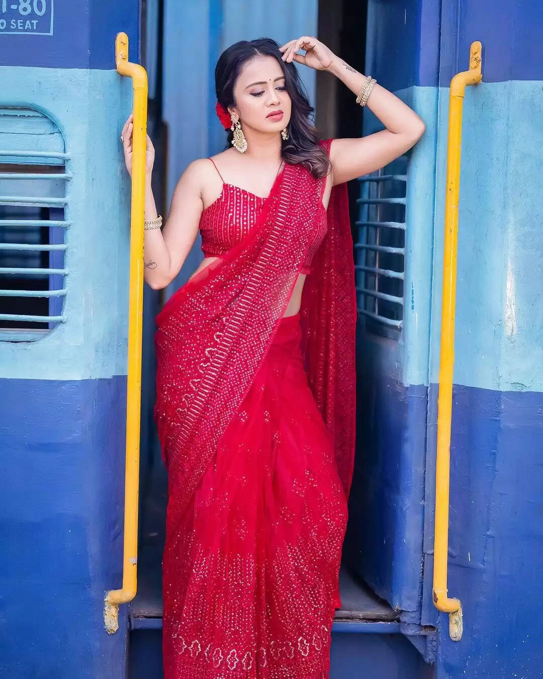 அட சிலுக்கையே ஓவர்டேக் பண்ணிட்டாரே நம்ம வீஜே அஞ்சனா!. போட்டோ பாருங்க!..