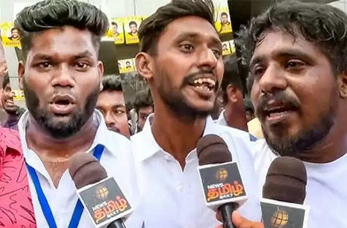 உனக்கு 200 ரூபா பெருசுன்னா ஏன் FDFS போற?!.. ரசிகர்களை திட்டும் விஜய் பட இயக்குனர்!...