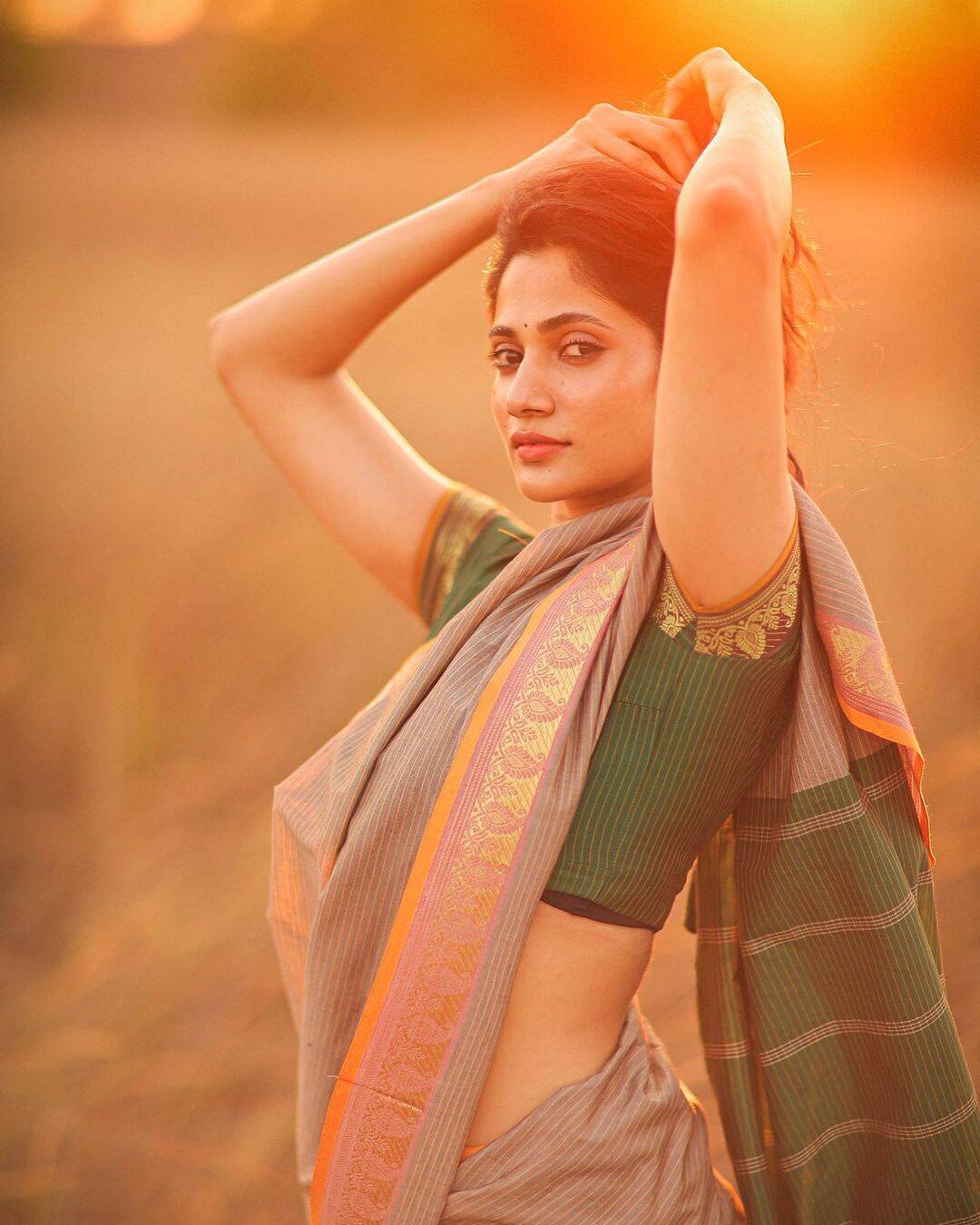 எவ்வளவு நாளாச்சு லாஸ்லியாவை இப்படி பார்த்து!.. மனசை சும்மா கொத்தா கொள்ளையடிக்கிறாரே!..