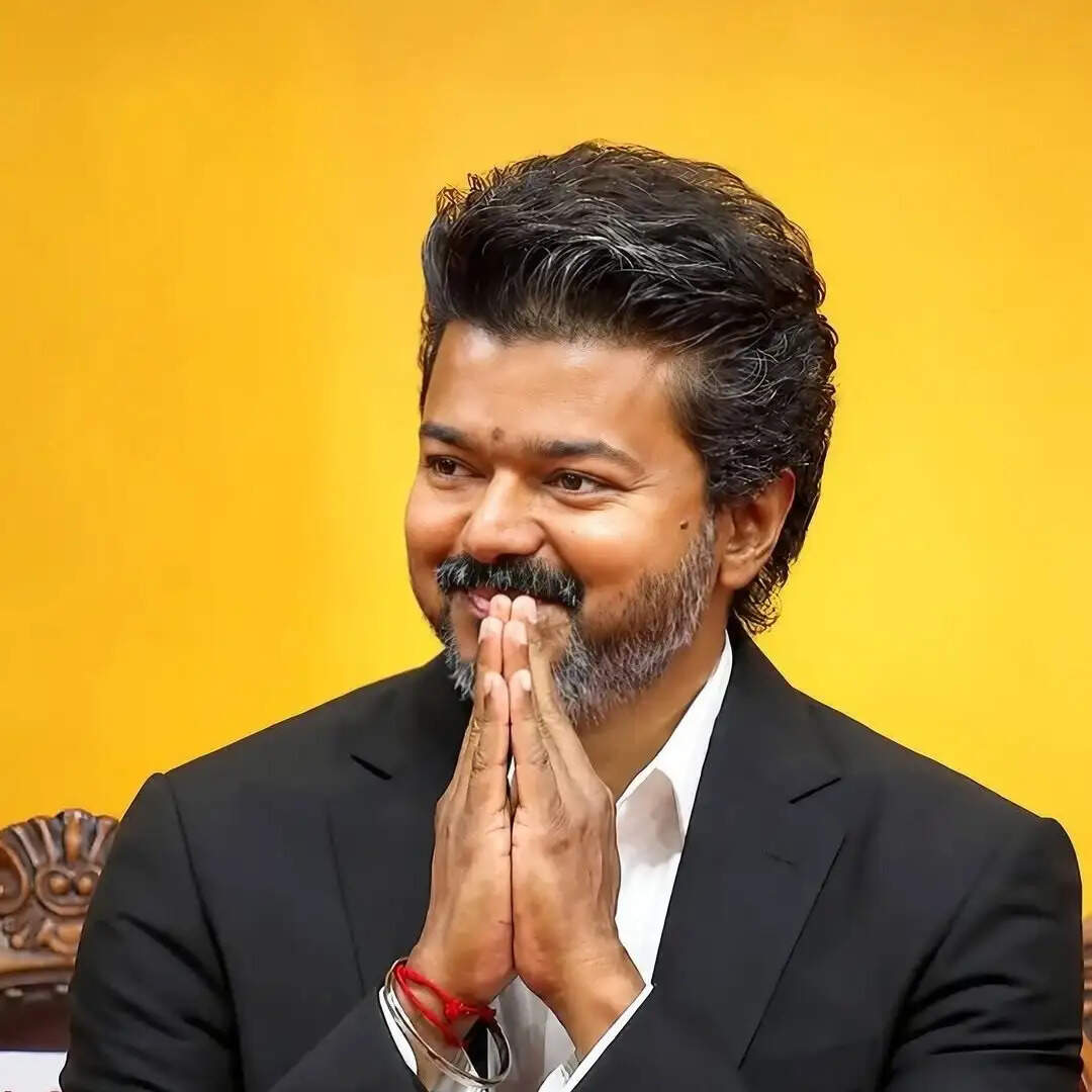 முதல்வர் என்பதையே ஒரு நொடியில் மறந்தாரா விஜய்? வைரல் வீடியோ!