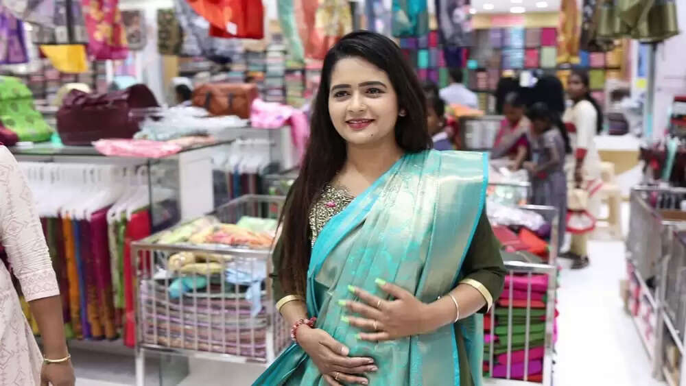 நயன்தாரா கட்டின புடவை வெறும் ஆயிரம் ரூபாயா?.. சீரியல் நடிகை செய்த ஷாப்பிங்! வீடியோ பாருங்க...