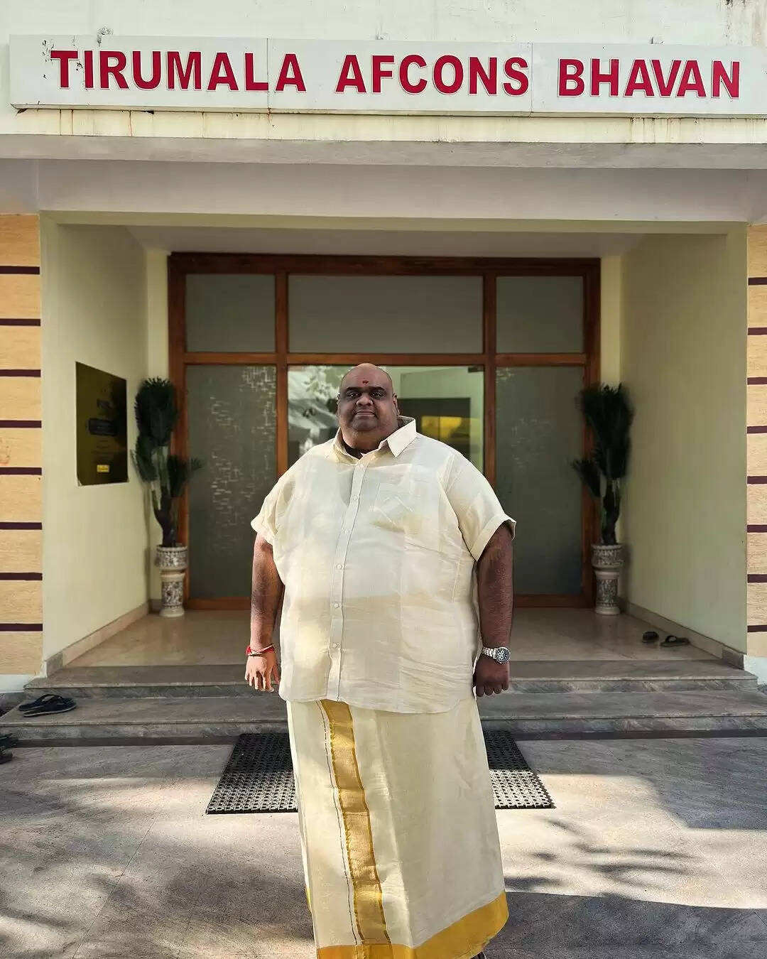 மொட்டை பாஸா திரும்பி வந்த ஃபேட் மேன்!.. மனைவி மகாலட்சுமி போட்ட கமெண்ட்டை பாருங்க!..
