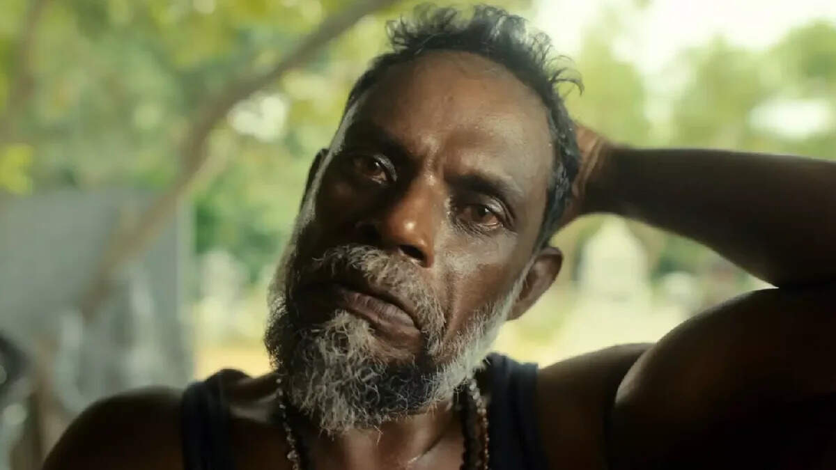 ஏர்போர்ட்டிலேயே அலப்பறையா? ரஜினிகாந்த் வில்லனை கட்டம் கட்டி தூக்கிய போலீசார்