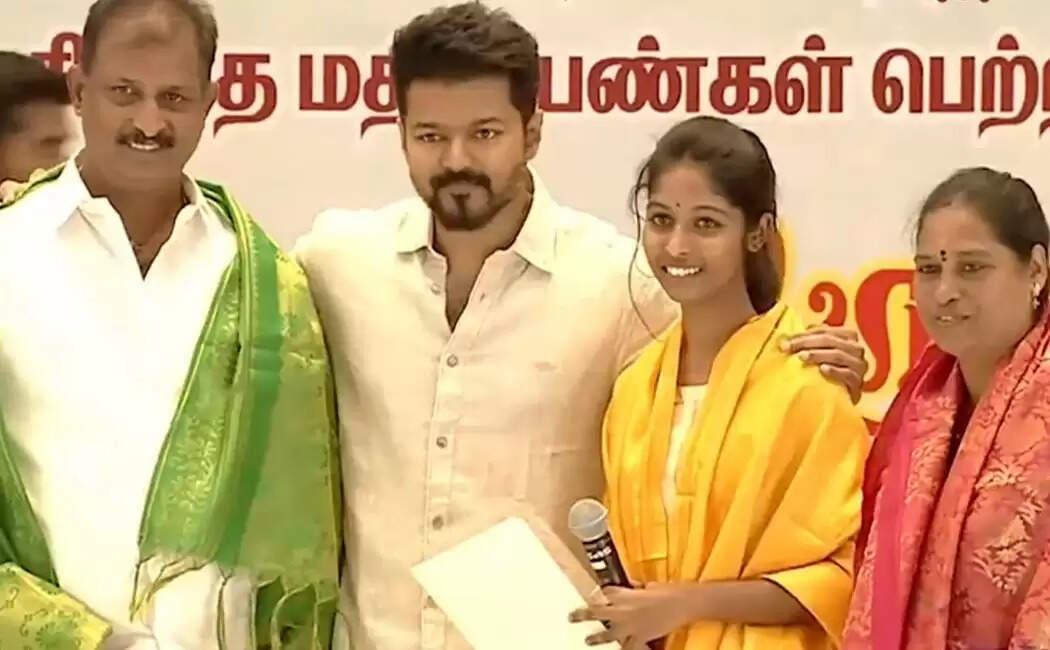 நான் பூச்சாண்டி காட்றேன்னு நினைக்குறாங்க!.. ஒருநாள் பாருங்க!.. அப்பவே சொன்ன விஜய்...