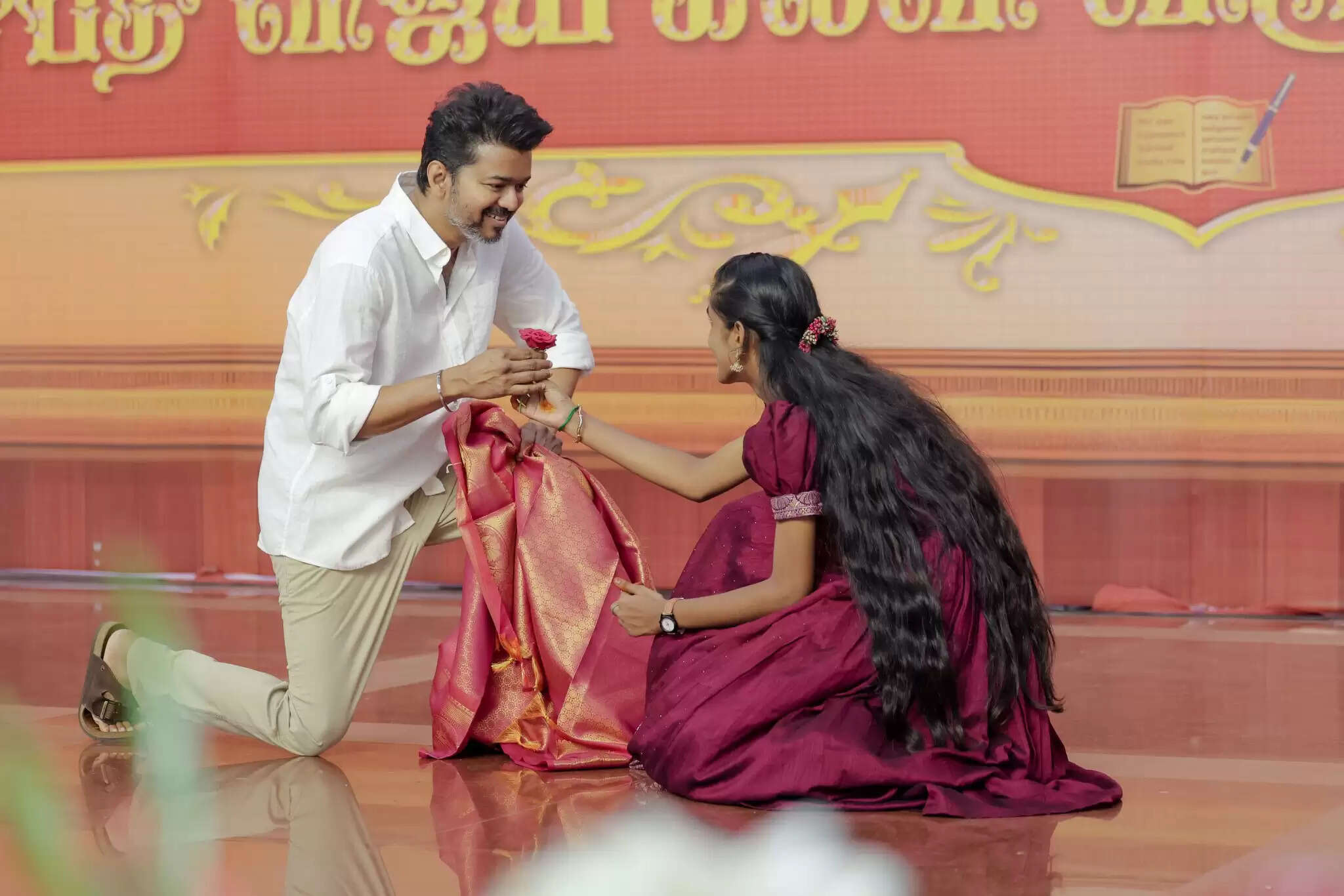 விக்ரமன் படமே தோத்துடும்!.. விஜய்யுடன் பல நாள் பழகியது போல சொந்தம் கொண்டாடிய மாணவிகள்!.. அண்ணன்டா!..