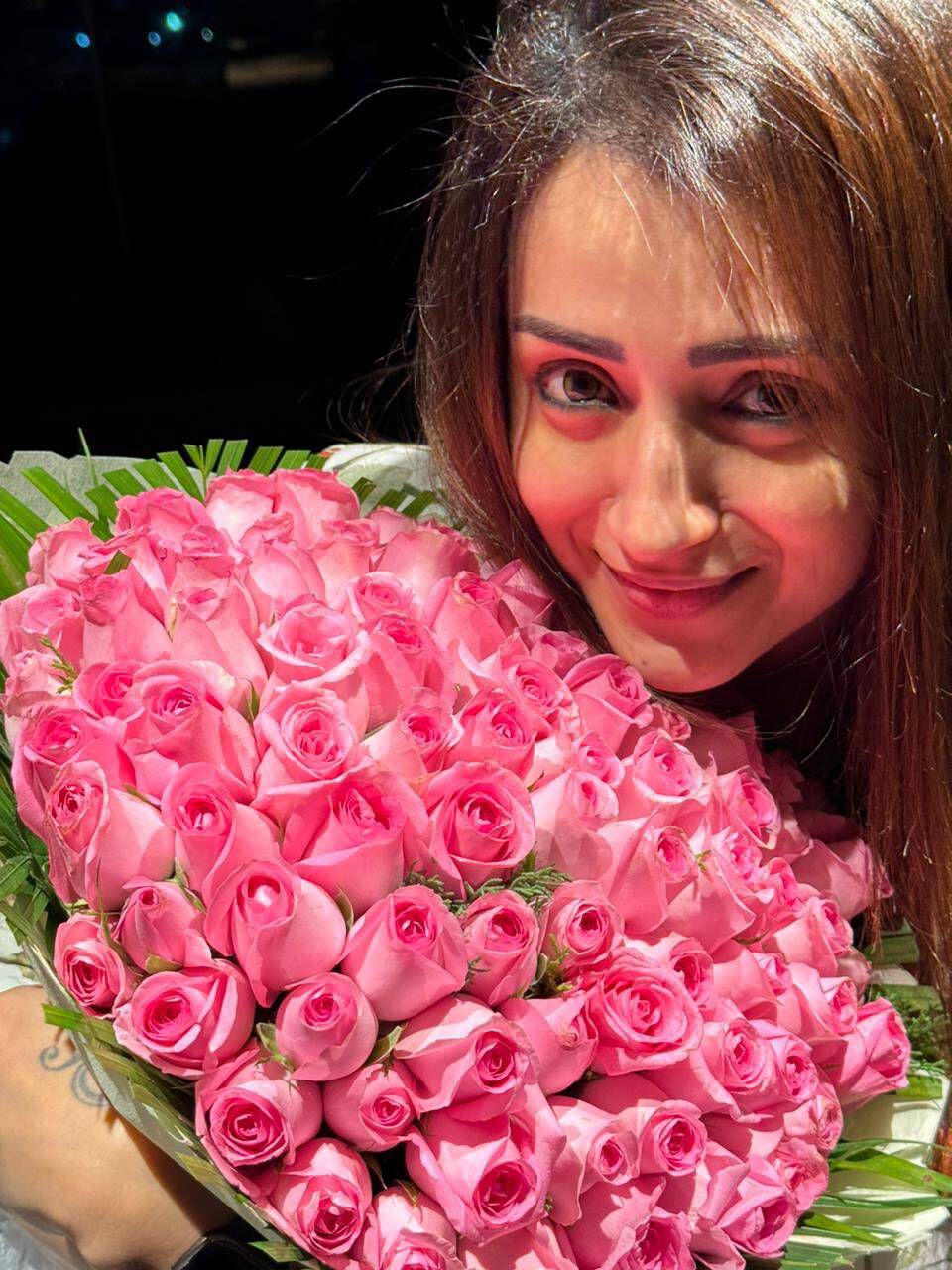 லவ் செட் ஆகிடுச்சா?.. ரோஜா பூங்கொத்துடன் திரிஷா!.. காதலர் தினத்தை யாருடன் கொண்டாடினார் பாருங்க!..