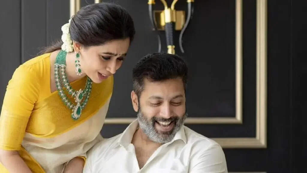 ஜெயம் ரவிக்கும், தனுஷூக்கும் இடையே நடந்த விவகாரம்... விவகாரத்துக்கு இதுவும் காரணமா?