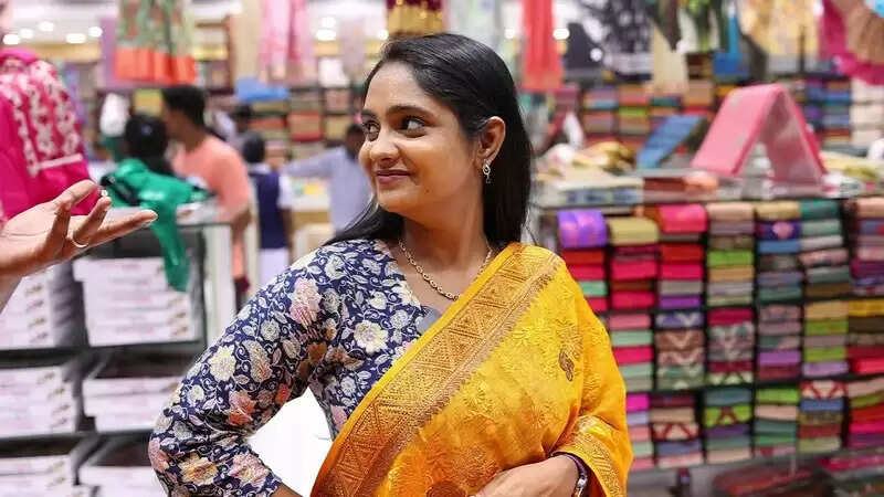 சின்ன மருமகள் சீரியல் நடிகை செய்த சூப்பர் ஷாப்பிங்!. வைரல் வீடியோ பாருங்க!...