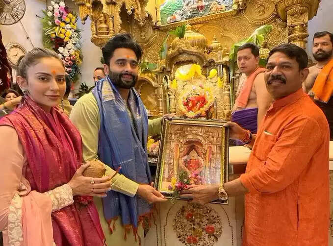 தடபுடலாக நடைபெறும் திருமண ஏற்பாடுகள்.. வருங்கால கணவருடன் ரகுல் ப்ரீத் சிங்! வைரலாகும் புகைப்படம்