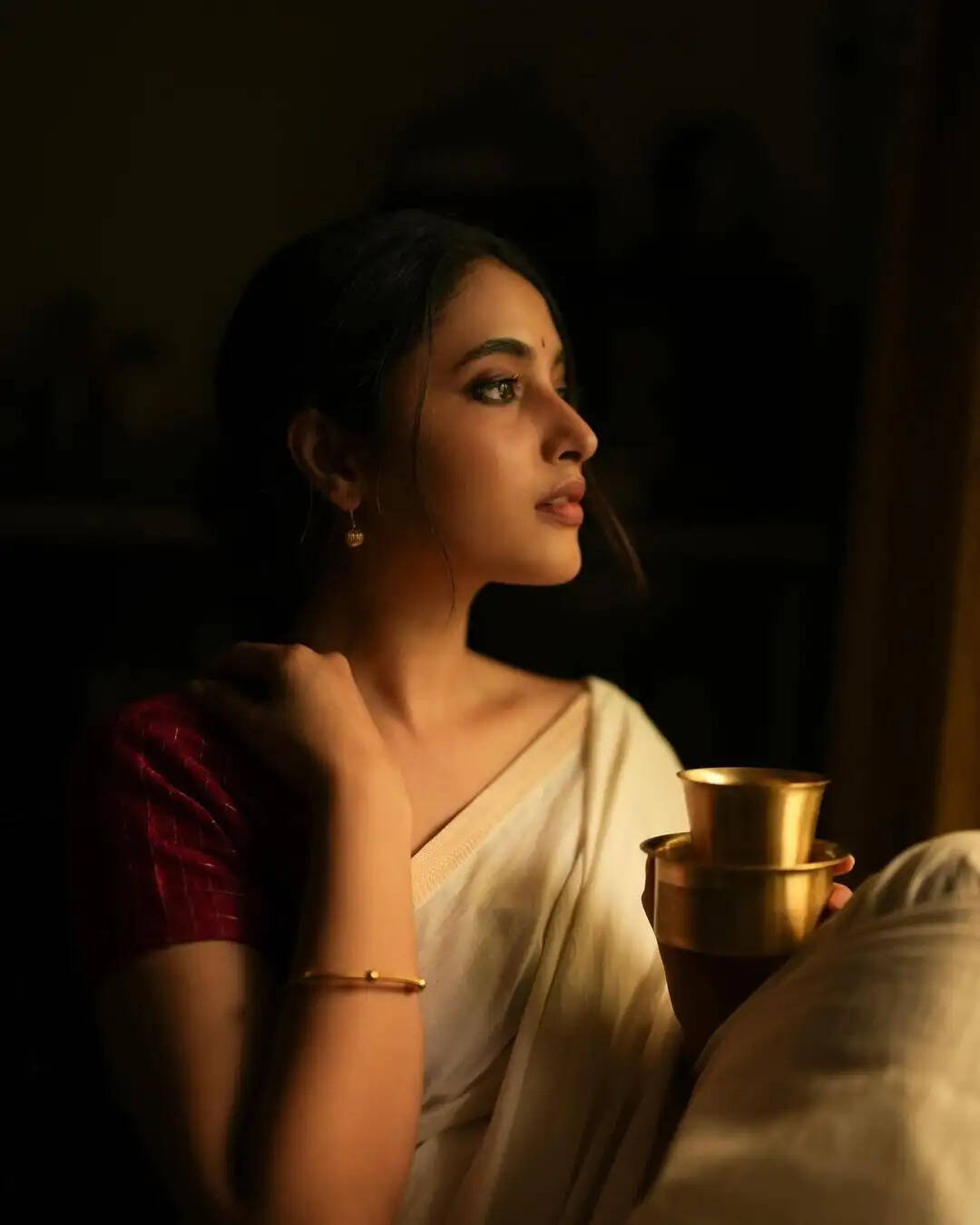 பிரியங்கா மோகன் கையில் டிகிரி காபி குடிக்க ரெடியா!.. ஆஹா என்னம்மா ஆவி பறக்க ஆத்துறாங்க!..