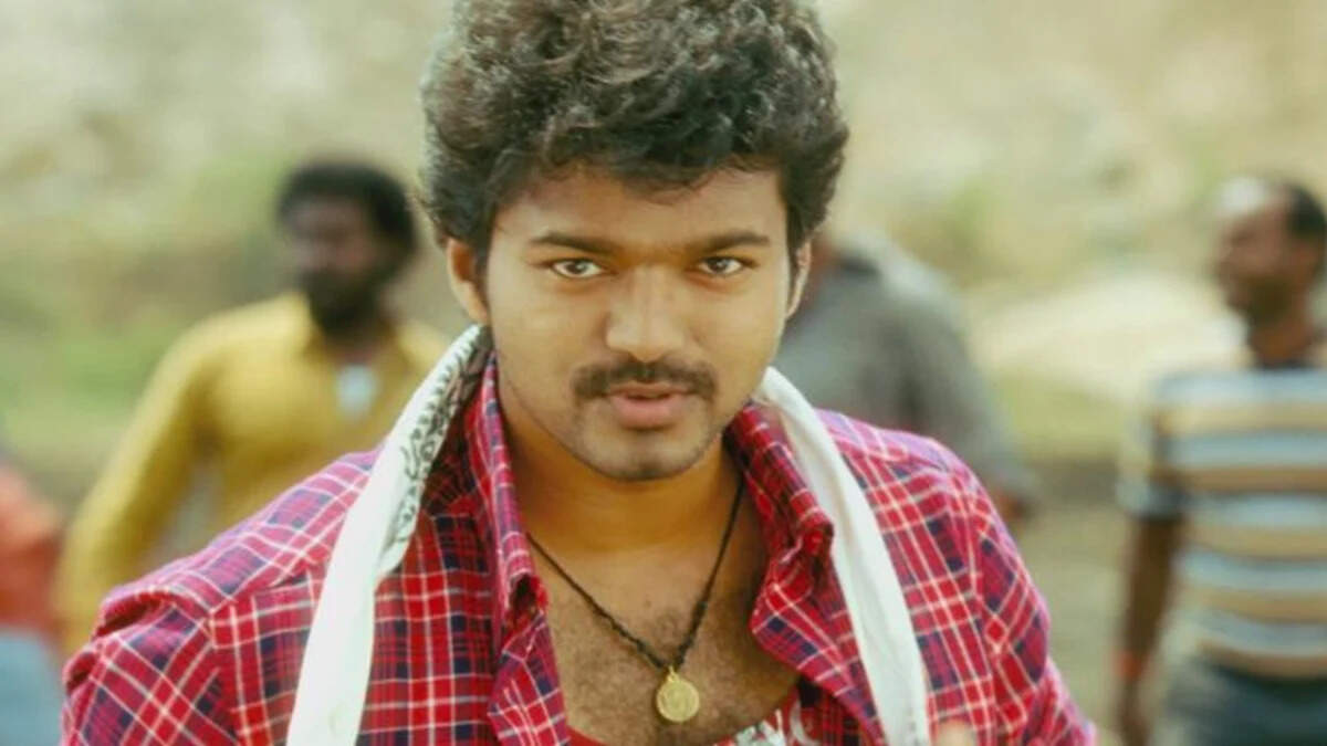 கொடிதான் பிரச்னைனு பாத்தா&hellip; இப்போ கட்சி பாடல் கூட இந்த பாட்டின் காப்பிதானா?