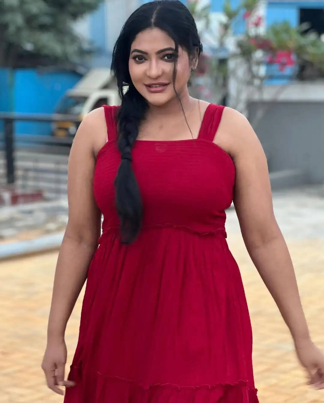 அவ்ளோ வெறி புஷ்பாவுக்கு!.. இடுப்புல கை வச்சு கடிச்சித் திங்கிற மாதிரி பார்க்கிறாரே ரேஷ்மா!..