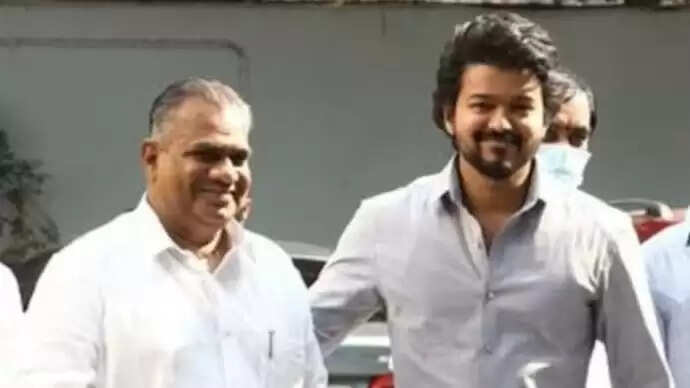 புஸ்ஸி ஆனந்த் ஒரு மகா முட்டாள்!. விஜய் அரசியல் வேலைக்கு ஆவாது!.. போட்டு தாக்கும் பயில்வான் ரங்கநாதன்..