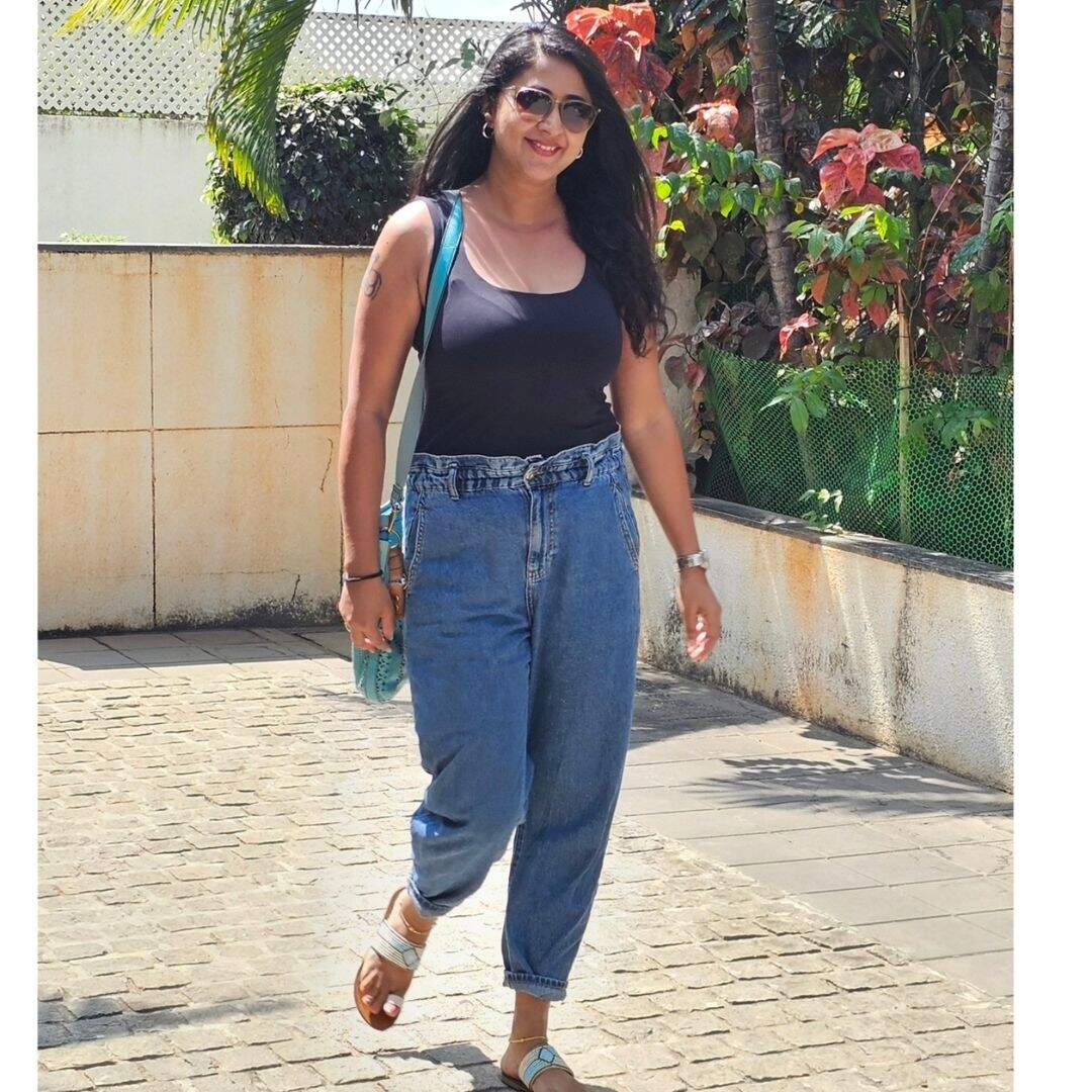 முண்டா பனியனில் மூச்சு முட்ட வைக்கும் கனிகா!.. போட்டோஸ் ஒவ்வொன்னும் அள்ளுது!..