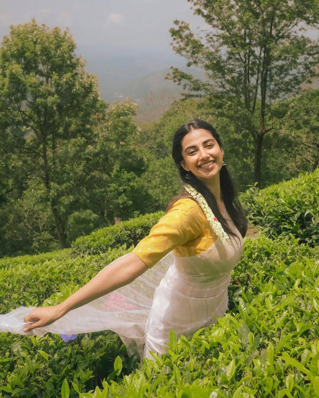 ஏய் மல்லிப்பூ வச்சு வச்சு வாடுதே!.. கோட் ஹீரோயின் கேரளாவில் என்ன பண்றாரு பாருங்க!..