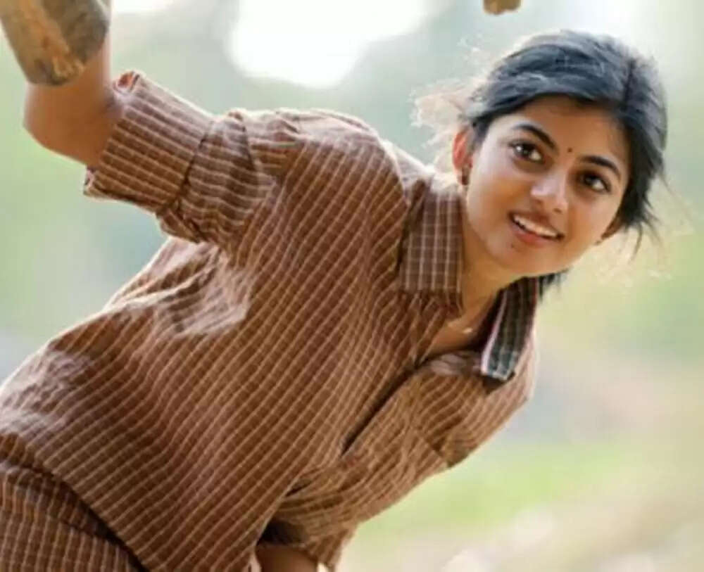 கட்டிய புருஷனே சொல்லிட்டாரு... இனி அந்த மாதிரி சீன்ல வெளுத்து வாங்கப் போகும் ஆனந்தி