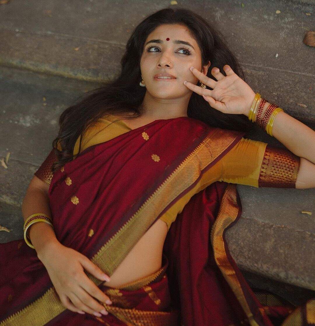 ஐயோ சைனிங் இடுப்ப காட்டியே இழுக்குறியே!.. ஜெயிலர் பட நடிகை கொடுத்த போஸ பாருங்க!..