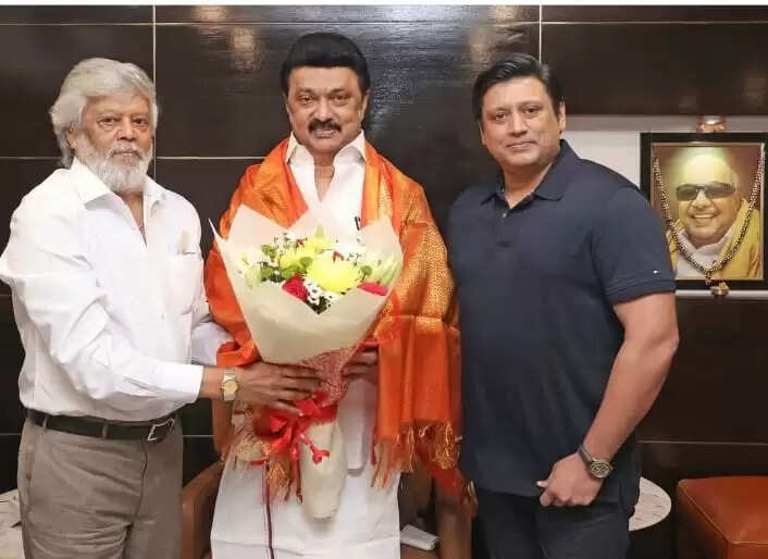 ஒரே மந்தையில் இரு ஆடுகள்! முந்திக்கொண்ட பிரசாந்த்.. லெட்டர் பேடிலேயே உயிர் வாழும் விஜய்