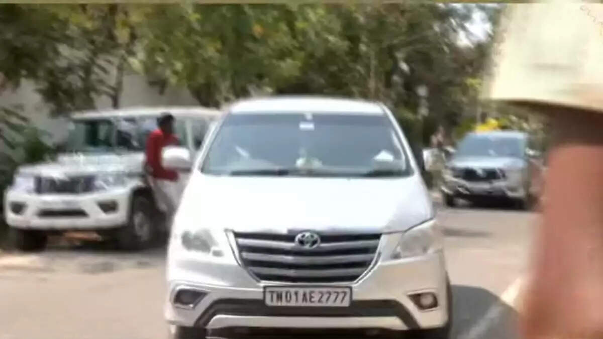 சர்கார் ஸ்டைலில் சென்னையில் எண்ட்ரி  கொடுத்த விஜய்&hellip; அதுக்குனு இவ்வளோ ஸ்பீடா?