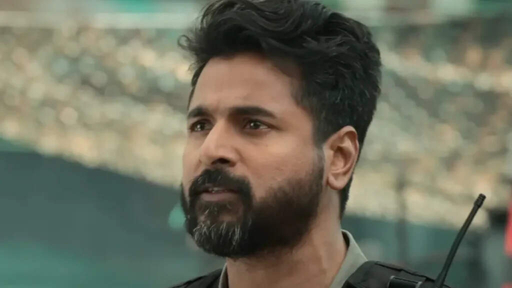 அப்போ தளபதி, இப்போ திடீர் தளபதியா..? ரஜினியை விடாமல் துரத்தும் ப்ளூசட்ட மாறன்