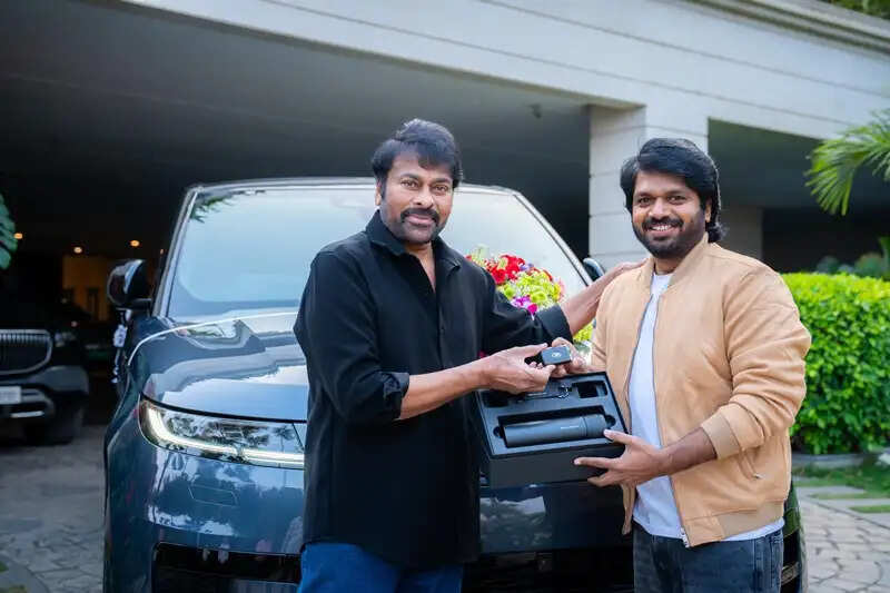 Chiranjeevi: சூப்பர்ஹிட் ஆன படம்: இயக்குனருக்கு சர்ப்ரைஸ் கிஃப்ட் கொடுத்த சிரஞ்சீவி