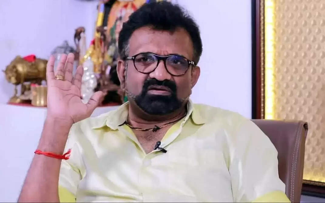 இளையராஜாவை மிரட்டி கல்யாணத்திற்கு வர வச்சேன்!.. பிரபலம் சொன்ன பகீர் தகவல்!...