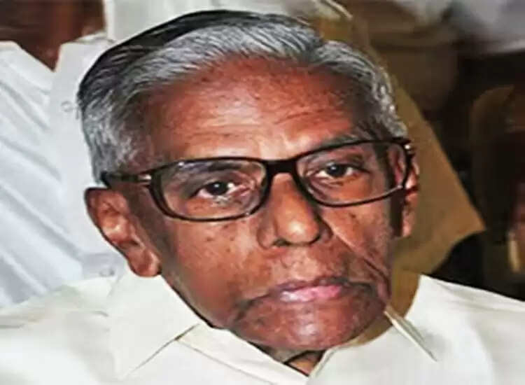 சரோஜா தேவியா?.. ஜெயலலிதாவா?!.. எம்.ஜி.ஆர் பட வாய்ப்பு தட்டி தூக்கியது யார் தெரியுமா?!..