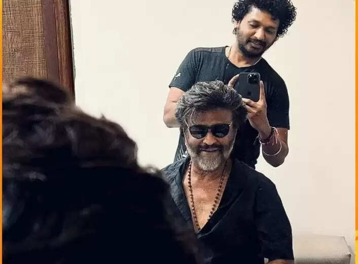 இந்த போஸ் எப்படி இருக்கு? வெளியான ரஜினியின் நியூ லுக்.. பக்கத்துல யார் நிக்குறாங்கனு பாருங்க