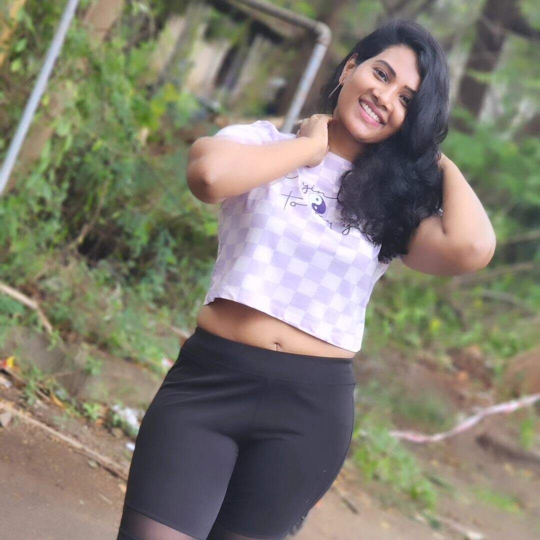 பாதி டிரெஸ்ல காட்டினா பல்ஸ் எகிறுது!.. ஃபோகஸ் பண்ணி ரசிக்கும் காஜி ஃபேன்ஸ்...