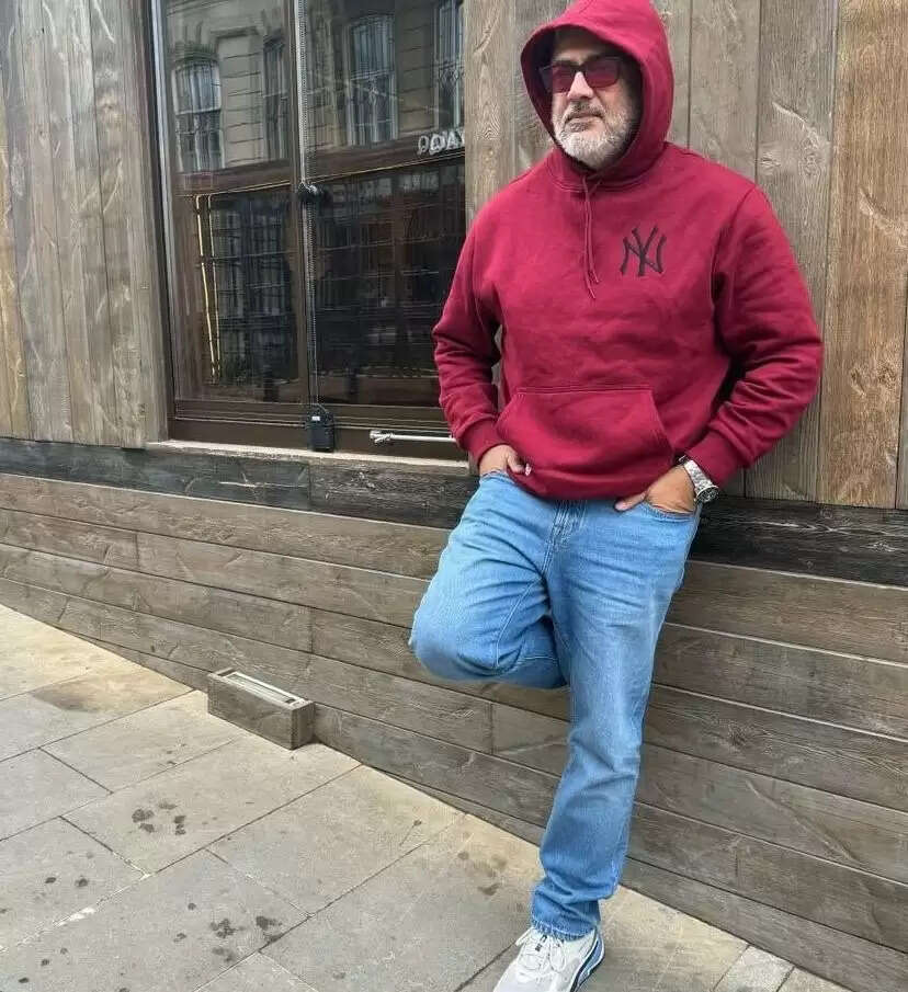 அப்டேட் இல்லனாலும் பரவால்ல!. இப்படியே போட்டோ போடு தல!.. மாஸ் லுக்கில் அஜித்குமார்..