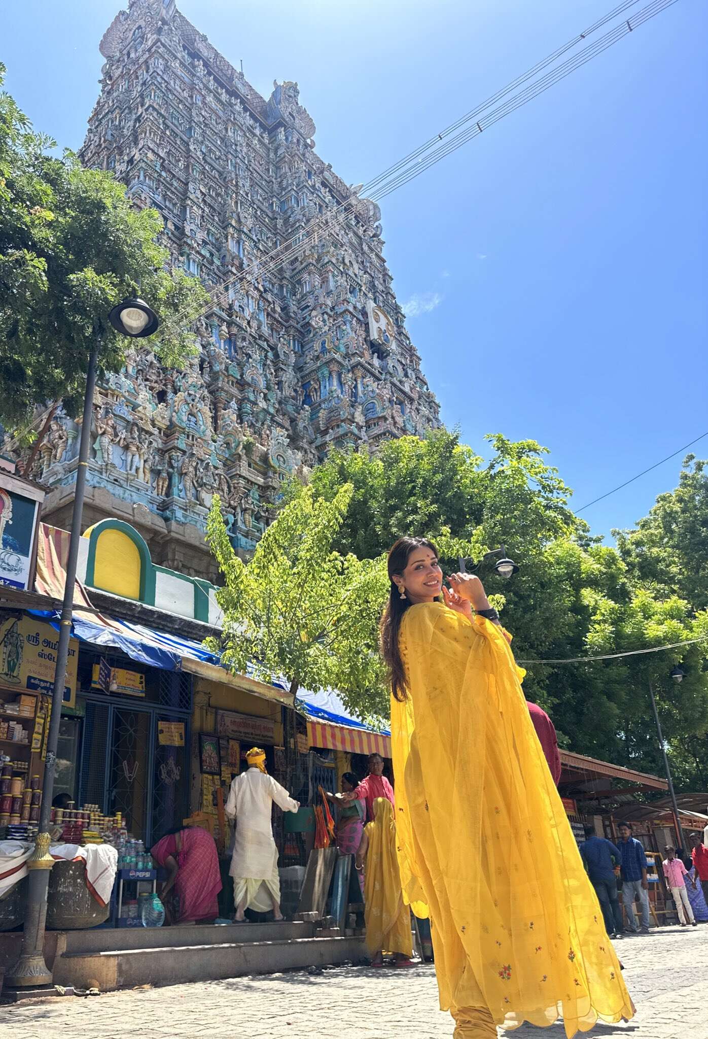 சூரிய வெளிச்சத்தில் சுகமா இருக்கும் நிவேதா பெத்துராஜ்!.. கமெண்ட்டுகளை மட்டும் பார்த்துடாதீங்க!..