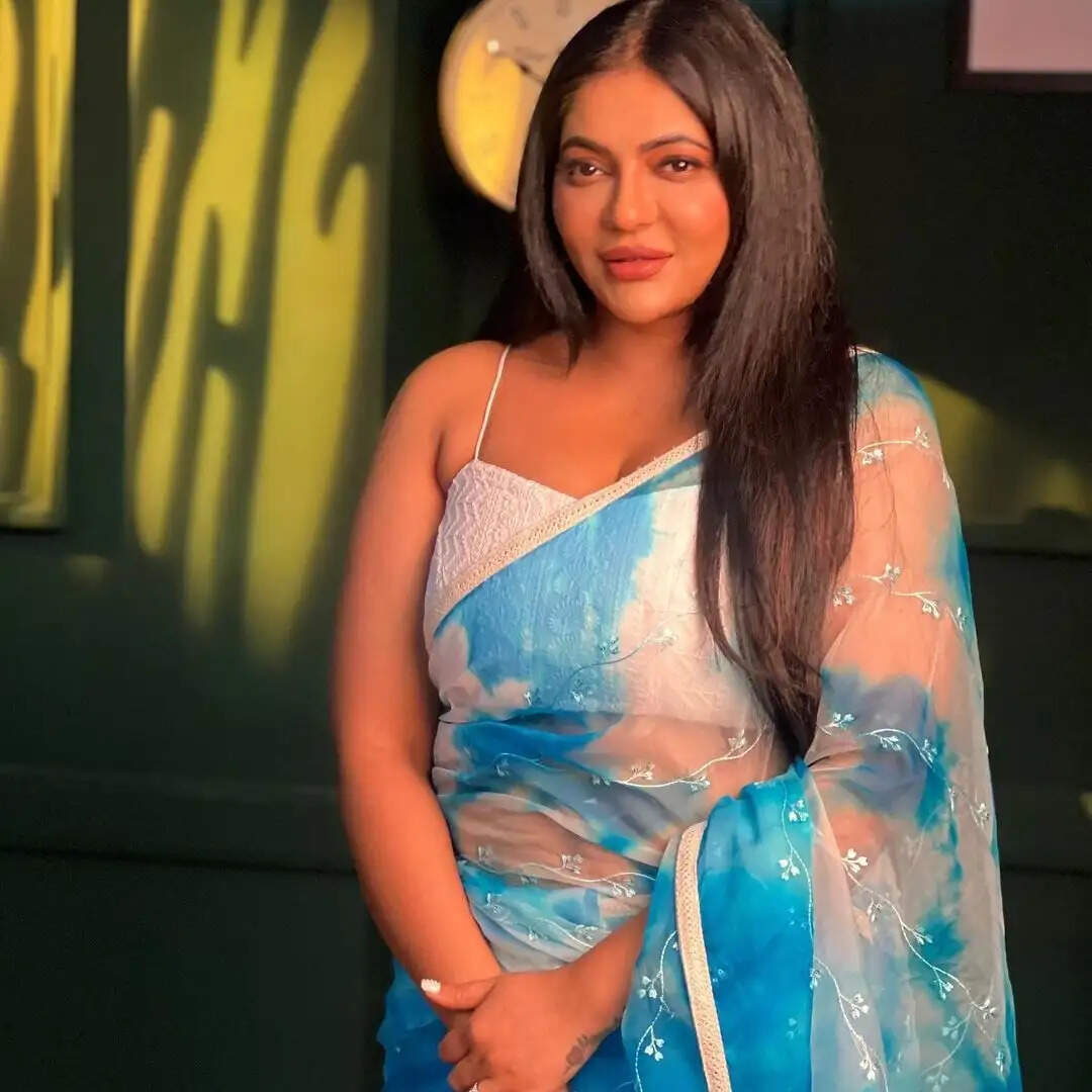 பாக்க பாக்க என்னமோ பண்ணுது!.. வீக் எண்டில் வெறியேத்தும் ரேஷ்மா!..