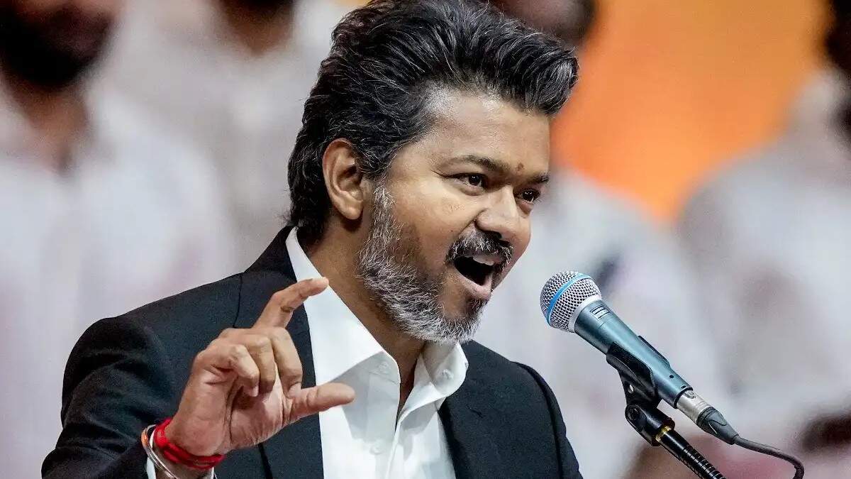 முதல்வருக்கு உண்டான மரியாதையே போச்சு&hellip;. சீரியல் நிறுத்த சொல்லி கதறிய ரசிகர்!