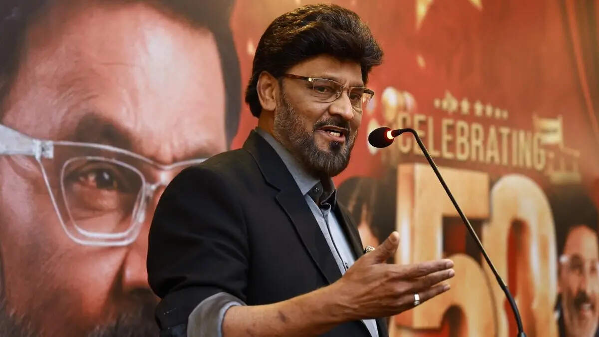 நாம டைரக்டர் ஆகணும்!.. பாக்யராஜை முடிவெடுக்க வைத்த அந்த திரைப்படம்!&hellip;.