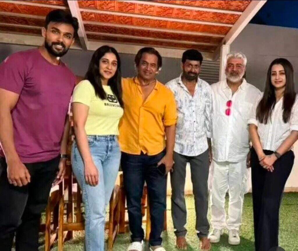 இது சாதாரண ஸ்குவாடு இல்ல.. போட்டோ போட்டு கெத்து காட்டிய  &lsquo;விடாமுயற்சி&rsquo; டீம்