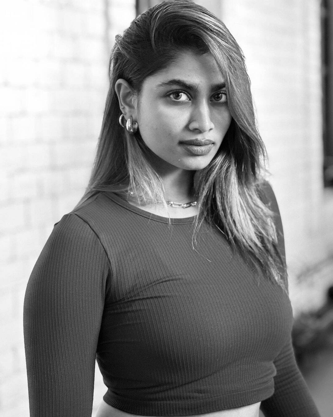 பாதி கிழிஞ்ச பனியனில் அழகை காட்டும் ஷிவானி நாராயணன்!.. நீ வந்தாலே மஜாதான்!..
