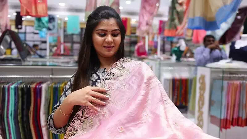 சிறகடிக்க ஆசை சீரியல் நடிகை செய்த ஷாப்பிங்!.. இணையத்தில் வைரலாகும் வீடியோ