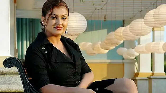 படுத்து கூட சம்பாதிக்கலாம்!. நடிகைக்கு ரஜினி சொன்ன அட்வைஸ்!…