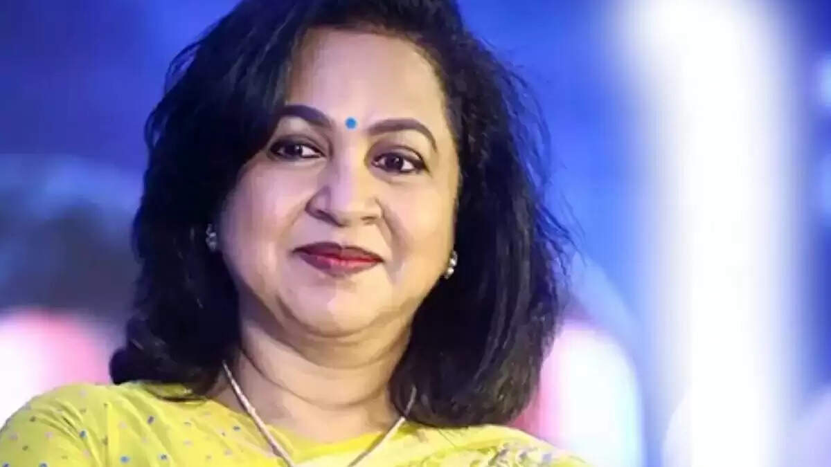 ரகசிய கேமரா வைத்து நடிகையை ரசிப்பார்கள்!.. பகீர் தகவலை சொன்ன ராதிகா!...