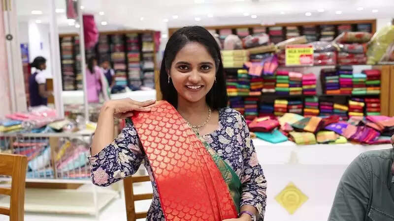 சின்ன மருமகள் சீரியல் நடிகை செய்த சூப்பர் ஷாப்பிங்!. வைரல் வீடியோ பாருங்க!...