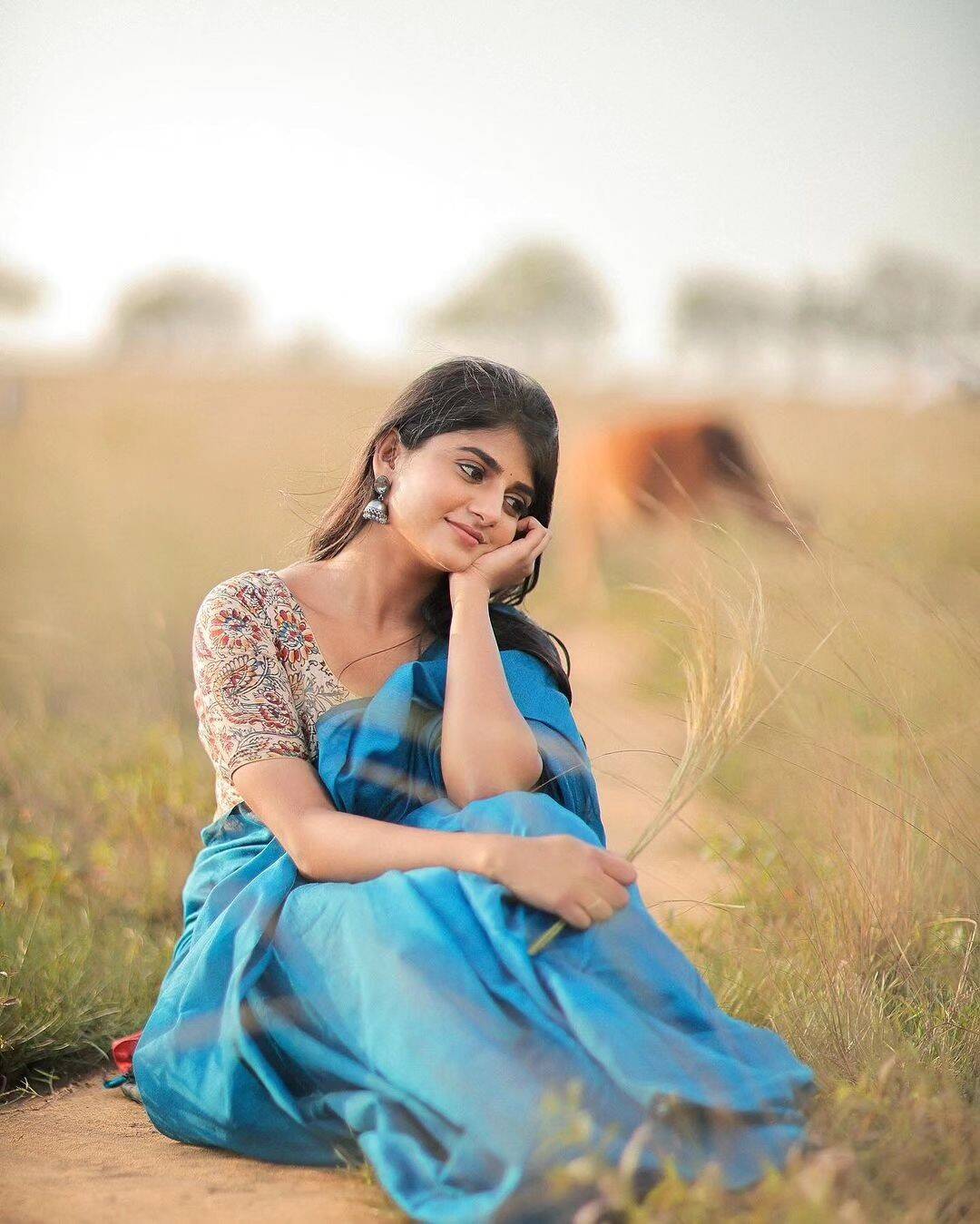 இவ்ளோ க்யூட்டா இருந்தா லவ் பண்ணிடுவோம்!.. பசங்க மனச கெடுக்கும் கேப்ரியல்லா..