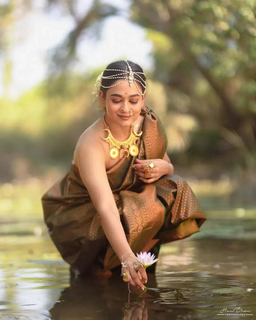 ஜாக்கெட் எங்கேம்மா காணோம்!.. காவியாவை பார்த்து கலாய்த்து தள்ளும் ஃபேன்ஸ்!.. இவங்கதான் இந்திராணியாம்!