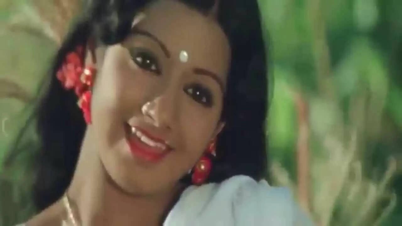 சொக்கி இழுக்கும் குரல் மூலம் நடிகைகளை மனதில் பதிய வைத்த எஸ்.ஜானகி!. அட இத்தனை பாடல்களா!..
