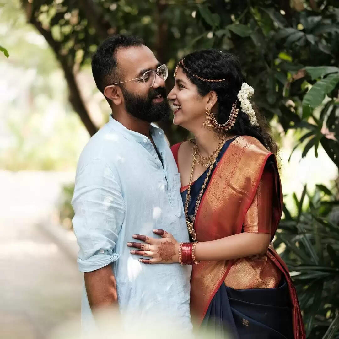 குட் நைட் பட ஹீரோயினுக்கு எளிமையாக முடிந்த திருமணம்!.. கணவருடன் எடுத்துக் கொண்ட கல்யாண பிக்ஸ்!..