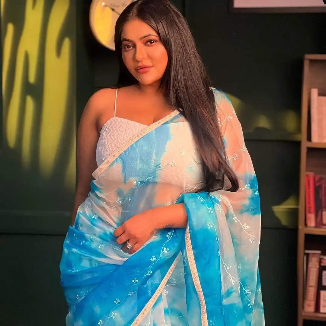 பாக்க பாக்க என்னமோ பண்ணுது!.. வீக் எண்டில் வெறியேத்தும் ரேஷ்மா!..