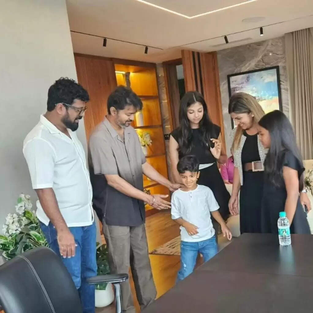 குடும்பமா போய் நடிகர் விஜயை சந்தித்த நடிகை ரம்பா... அப்ப பார்த்த மாதிரியே இருக்கே... சுத்தி போடுங்கப்பா...!