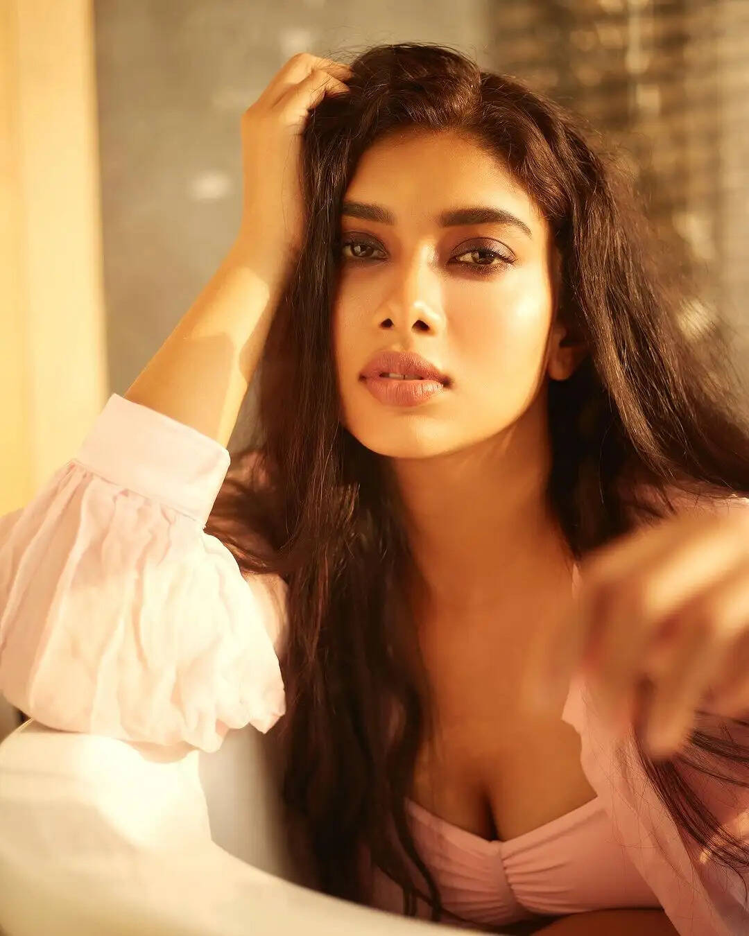 பார்வையாலே வேட்டையாடும் வேட்டையன் ஹீரோயின்!.. பாத் டப்பில் அப்படியொரு போஸ்.. சும்மா சூடாகுதே!..
