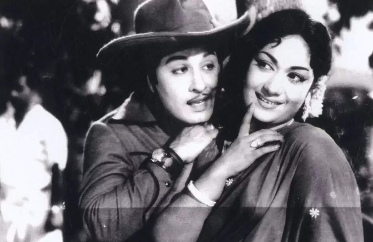 எந்த கெட்ட பழக்கமும் இல்ல!.. பொண்ணுங்களையாவது ரசிப்பீங்களா?!.. எம்.ஜி.ஆரை வம்பிழுத்த இயக்குனர்!..